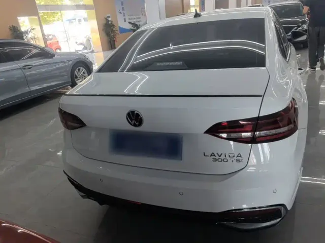Volkswagen Lavida — Фото автомобиля 5