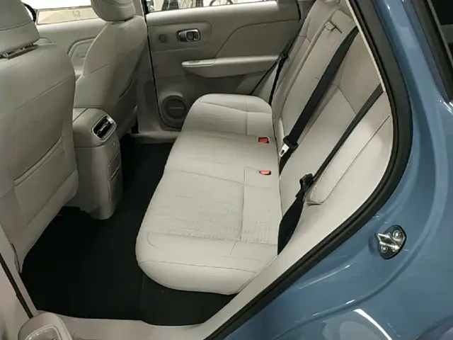 Leapmotor B10 — Фото автомобиля 16
