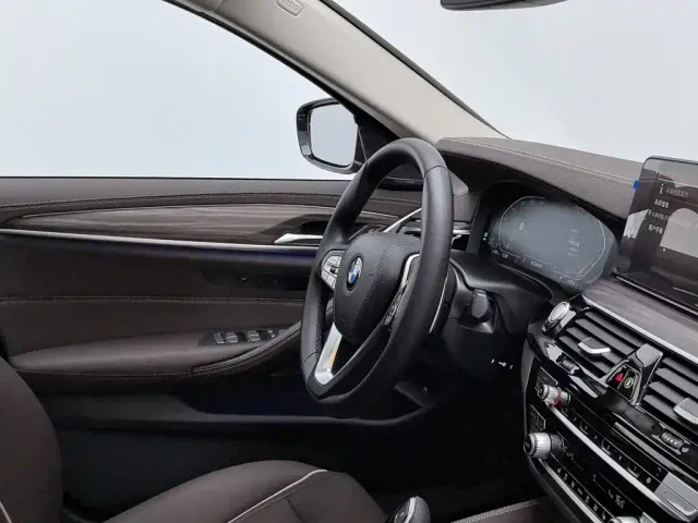 BMW 5 Series — Фото автомобиля 22