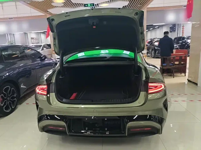 Xiaomi SU7 — Фото автомобиля 18