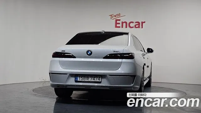 BMW 7-Series — Фото автомобиля 4