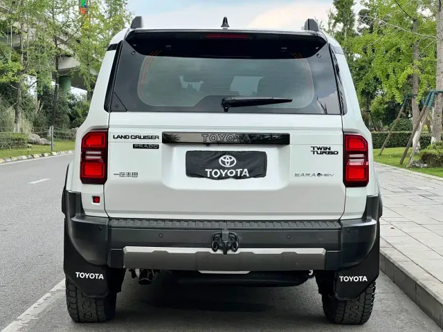 Toyota Prado — Фото автомобиля 5