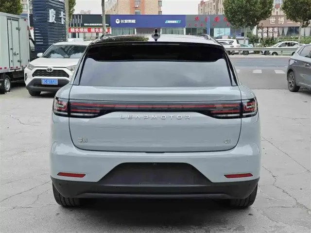 Leapmotor C11 — Фото автомобиля 5