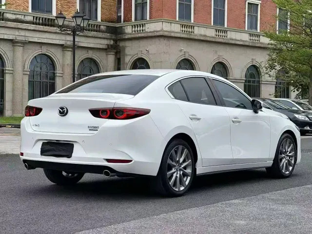 Mazda Axela — Фото автомобиля 8
