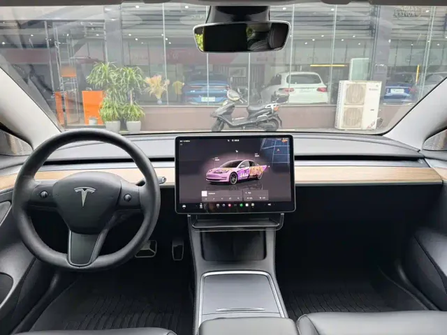 Tesla Model 3 — Фото автомобиля 13