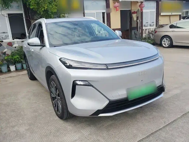 Geely Galaxy Starship 7 EM-i — Фото автомобиля 3