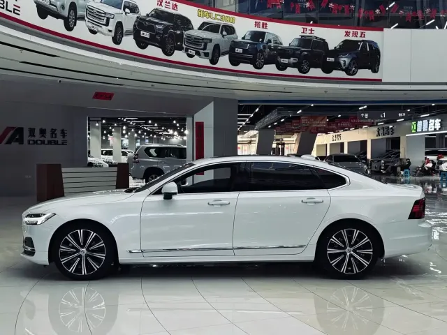 Volvo S90 — Фото автомобиля 4