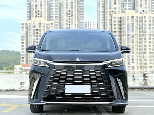 Lexus LM — Фото автомобиля 3