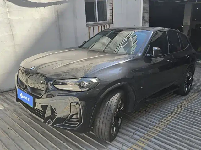 Фотография автомобиля — BMW iX3