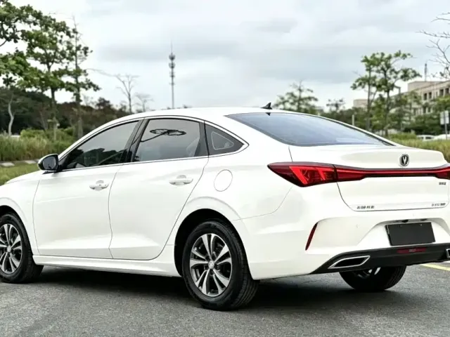 Changan Eado — Фото автомобиля 9