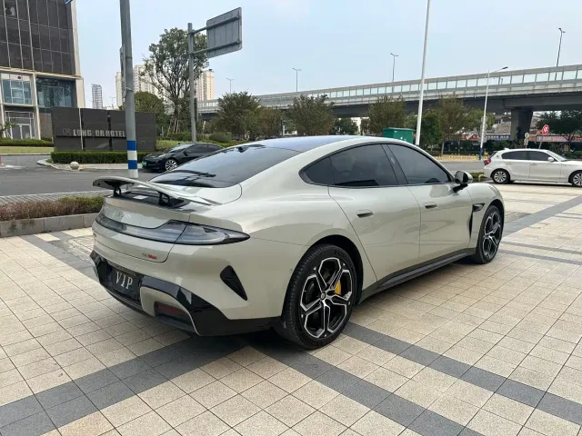 Xiaomi SU7 — Фото автомобиля 13