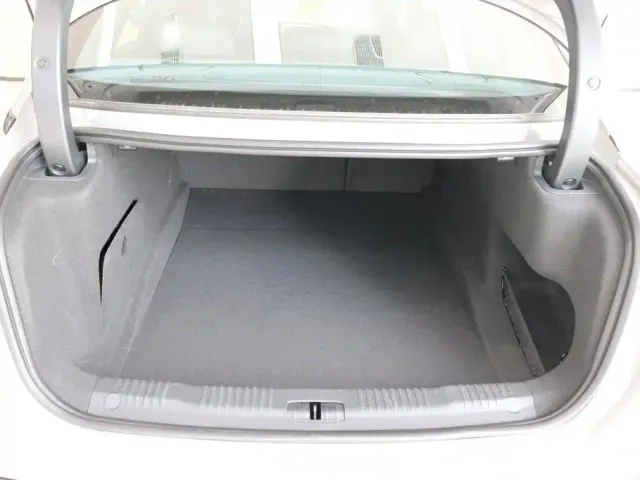 Hongqi Hongqi EH7 2025 640 AWD Smart Selection Edition — Фото автомобиля 14