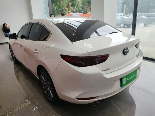 Mazda Axela — Фото автомобиля 4