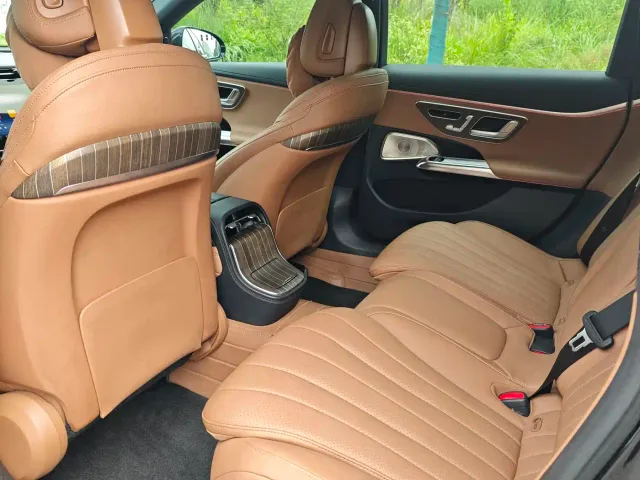 Mercedes-Benz E-Class — Фото автомобиля 19