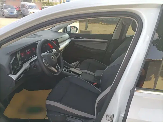 Volkswagen Golf — Фото автомобиля 14