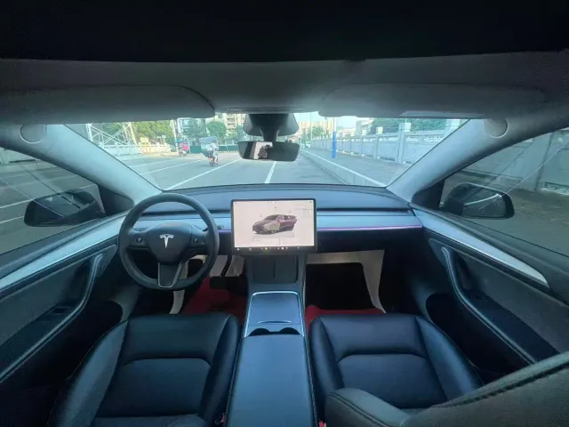 Tesla Model Y — Фото автомобиля 7