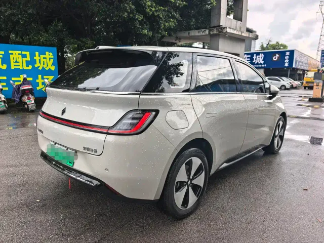 Baojun Cloud — Фото автомобиля 6