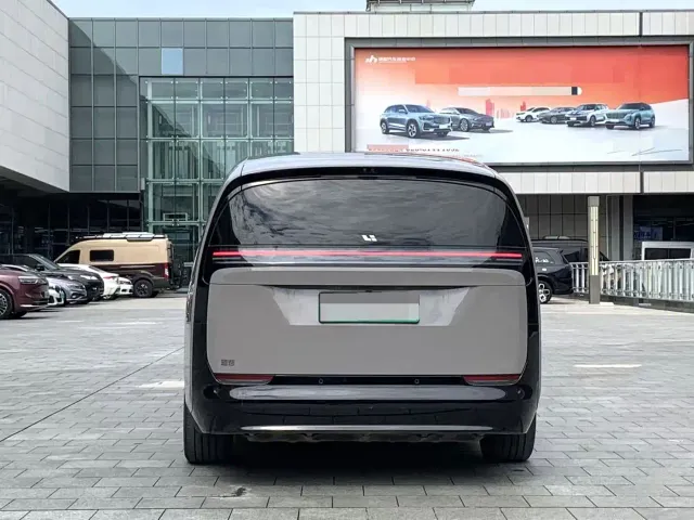 Li Auto MEGA — Фото автомобиля 7