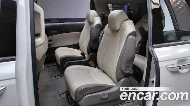 Kia Carnival Generation 4 — Фото автомобиля 18
