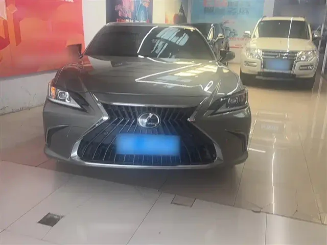 Lexus ES — Фото автомобиля 8