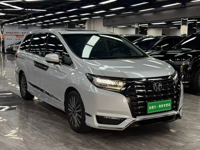 Honda Elysion — Фото автомобиля 3