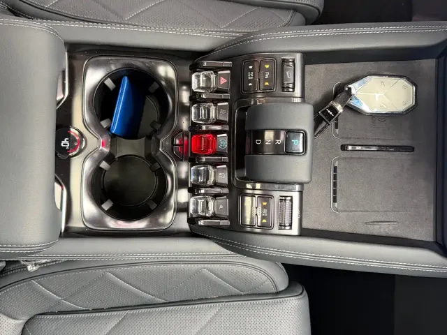 BYD FangChengBao Leopard 5 — Фото автомобиля 10