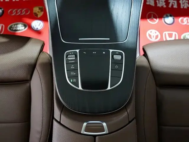 Mercedes-Benz E-Class — Фото автомобиля 12