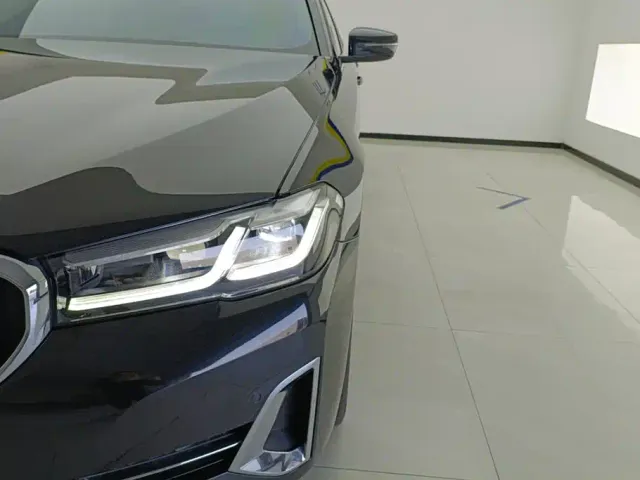 BMW 5 Series — Фото автомобиля 5