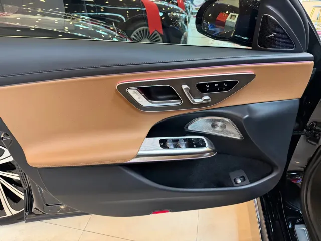 Mercedes-Benz E-Class — Фото автомобиля 4