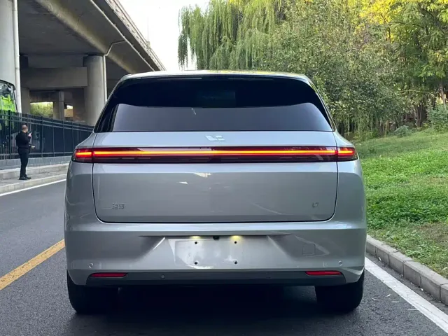 Li Auto L7 — Фото автомобиля 5