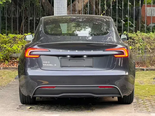 Tesla Model 3 — Фото автомобиля 6