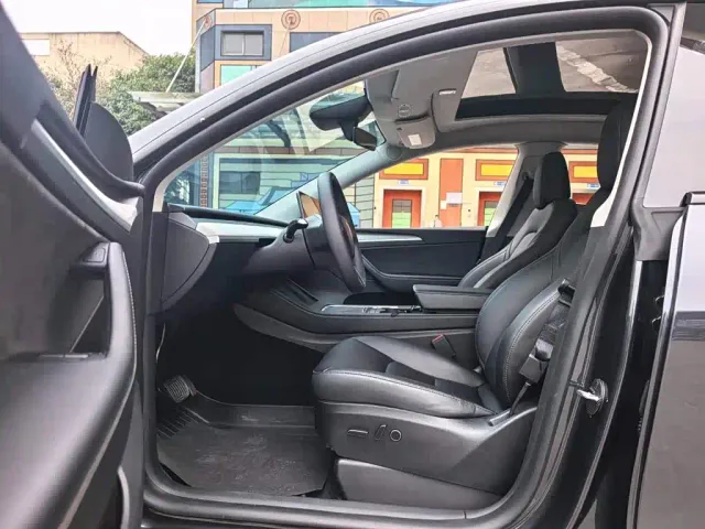 Tesla Model Y — Фото автомобиля 5