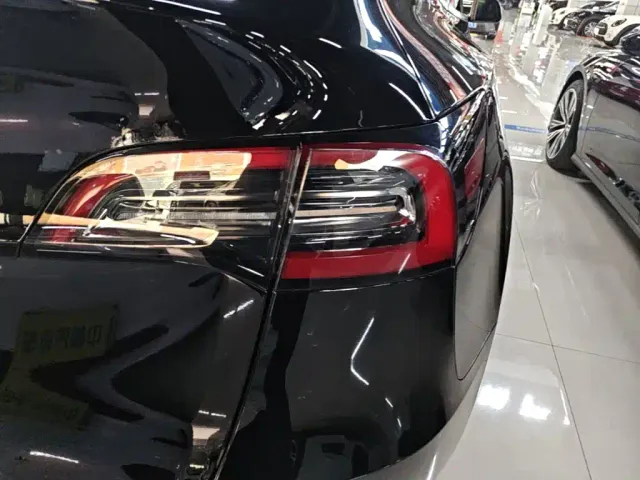 Tesla Model Y — Фото автомобиля 7