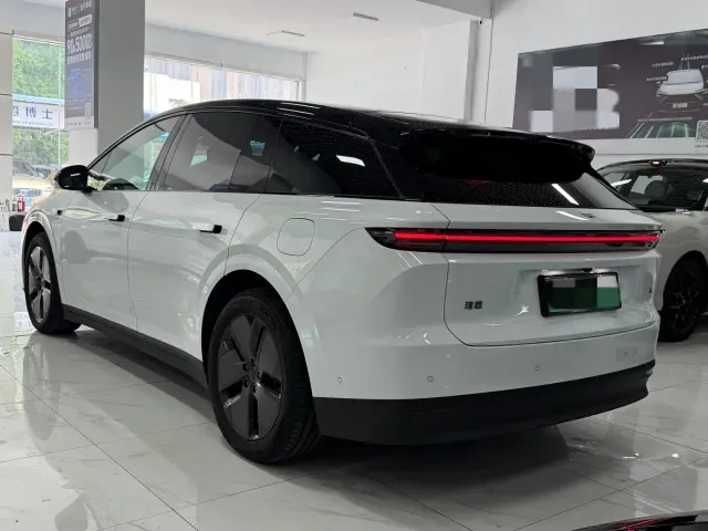 Li Auto i6 — Фото автомобиля 10