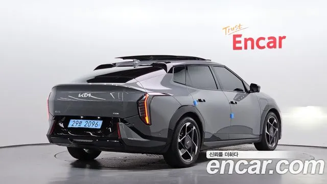 Kia EV4 — Фото автомобиля 2