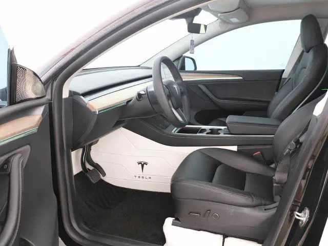 Tesla Model Y — Фото автомобиля 6