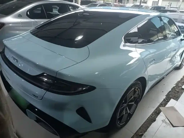 Xiaomi SU7 — Фото автомобиля 6