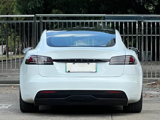 Tesla Model S — Фото автомобиля 7
