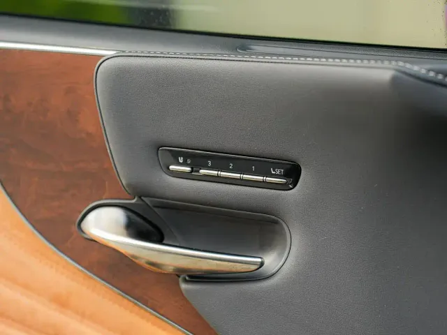 Lexus LS — Фото автомобиля 25