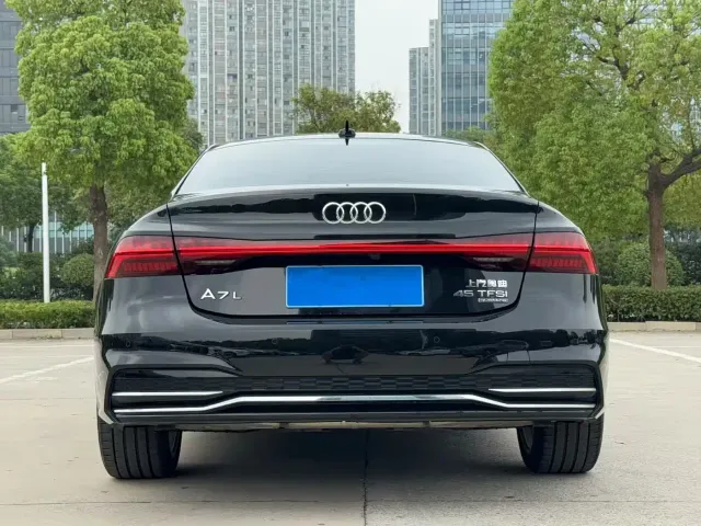 Audi Audi A7L 2024 45TFSI quattro S-line Vision Edition Crystal Package — Фото автомобиля 7