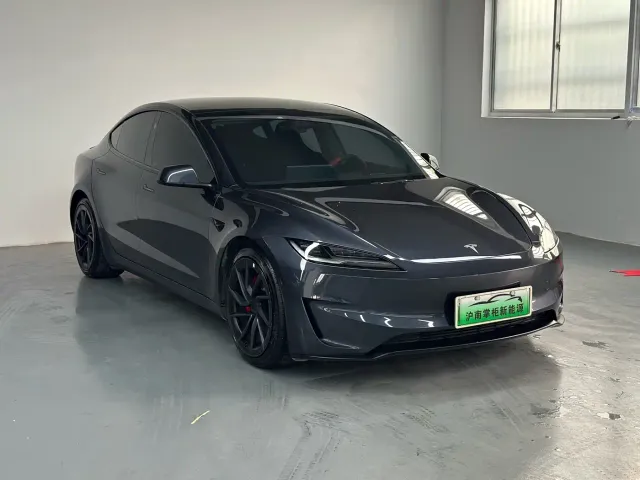 Tesla Model 3 — Фото автомобиля 3
