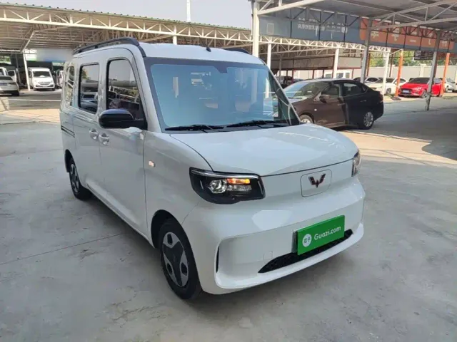Wuling Zhiguang NEV — Фото автомобиля 3