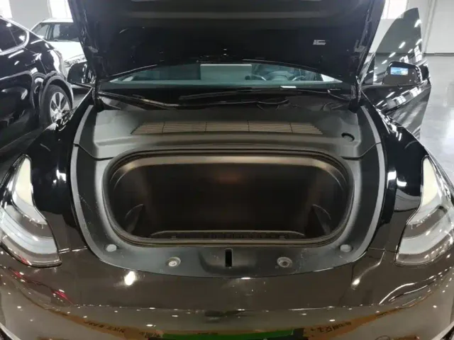 Tesla Model Y — Фото автомобиля 19