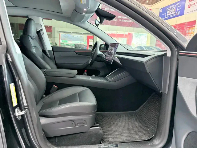 Tesla Model Y — Фото автомобиля 15