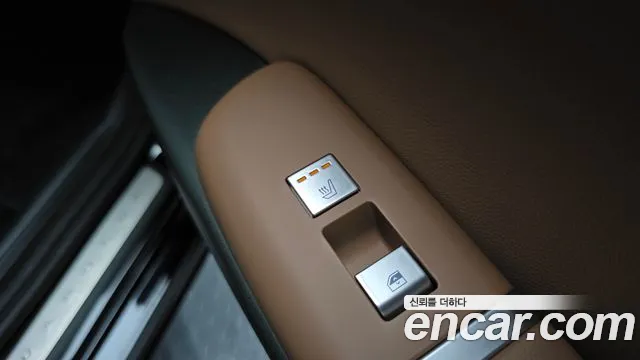 Hyundai Grandeur Grandeur (GN7) 2.5 Бензин 2WD — Фото автомобиля 19
