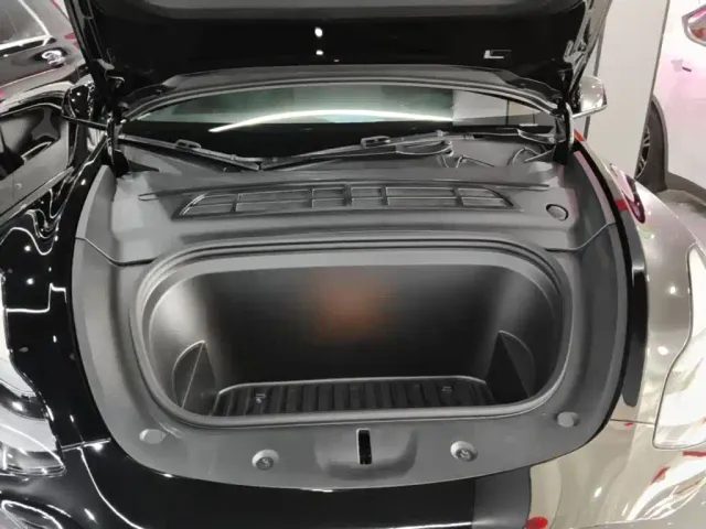 Tesla Model Y — Фото автомобиля 19
