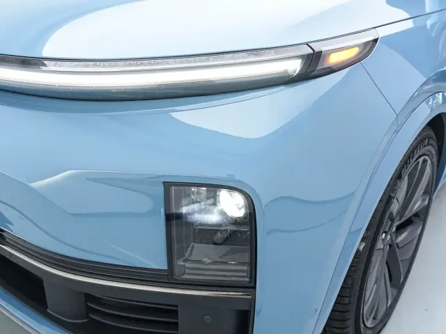 Li Auto L8 — Фото автомобиля 17