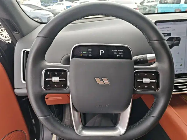 Li Auto L7 — Фото автомобиля 10