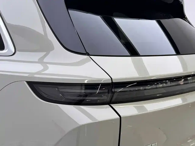 Li Auto L6 — Фото автомобиля 11