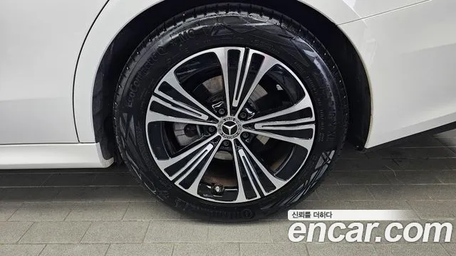 Mercedes-Benz E-Class — Фото автомобиля 21